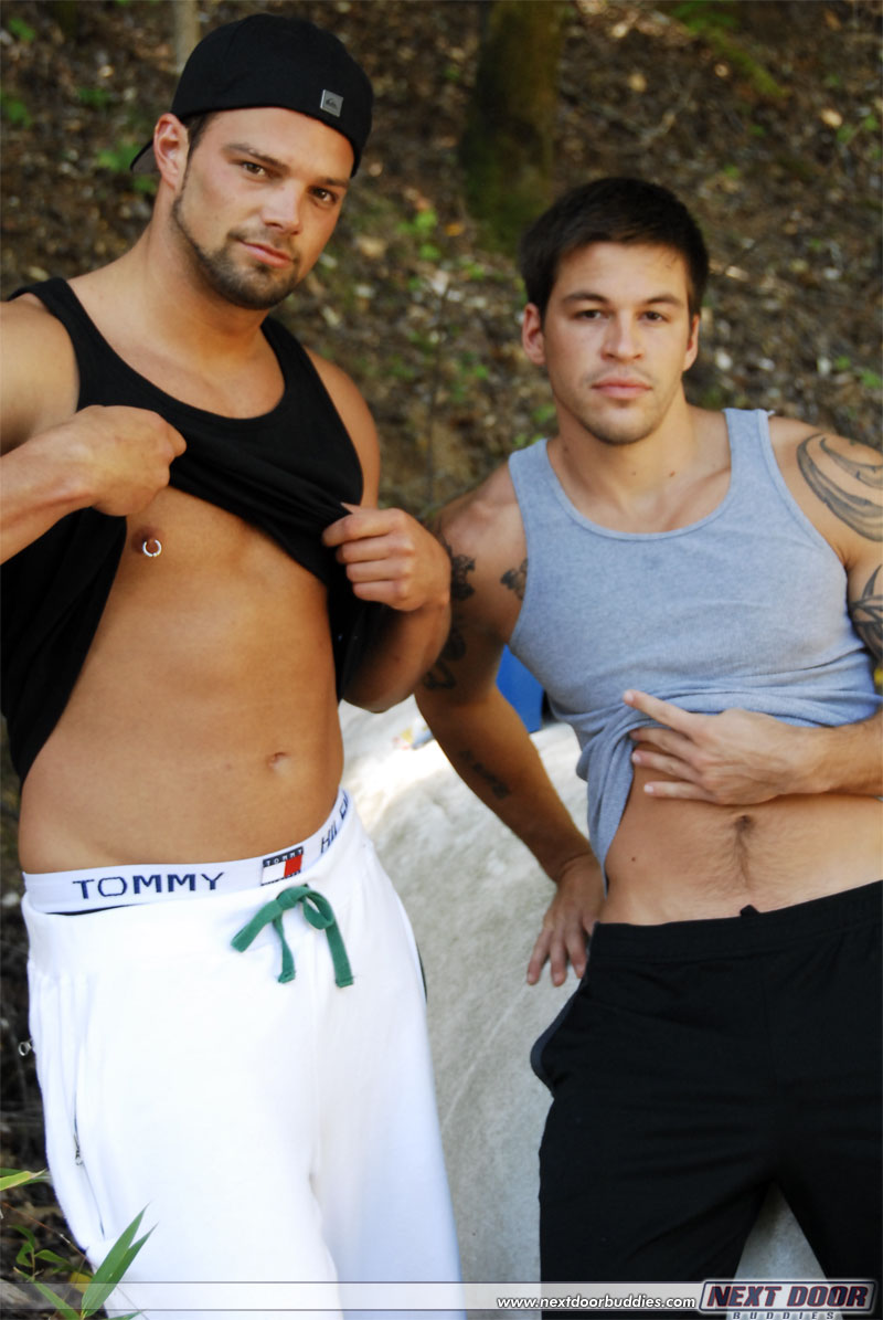 Handsome twinks Brodie & Ricky M enjoy hot oral sex  