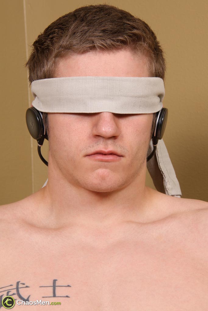 Gay hunk Ransom gives head to a blindfolded guy making him ejaculate  