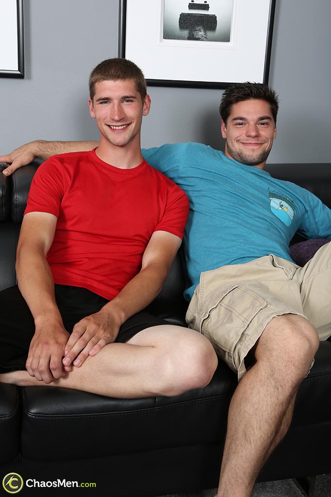 Gay cuties Doyle & Solomon Aspen blow each others rock-hard dicks  