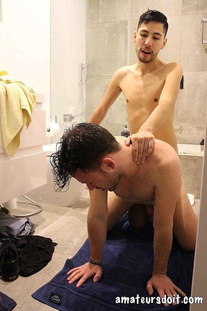 Gay men Alehandro Caliente & Timothy Teaser have anal sex in the bathroom  